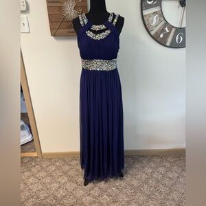 Women’s sz 8 Betsy& Adam embellished gown. Halter bodice side slit. Lined NWOT.